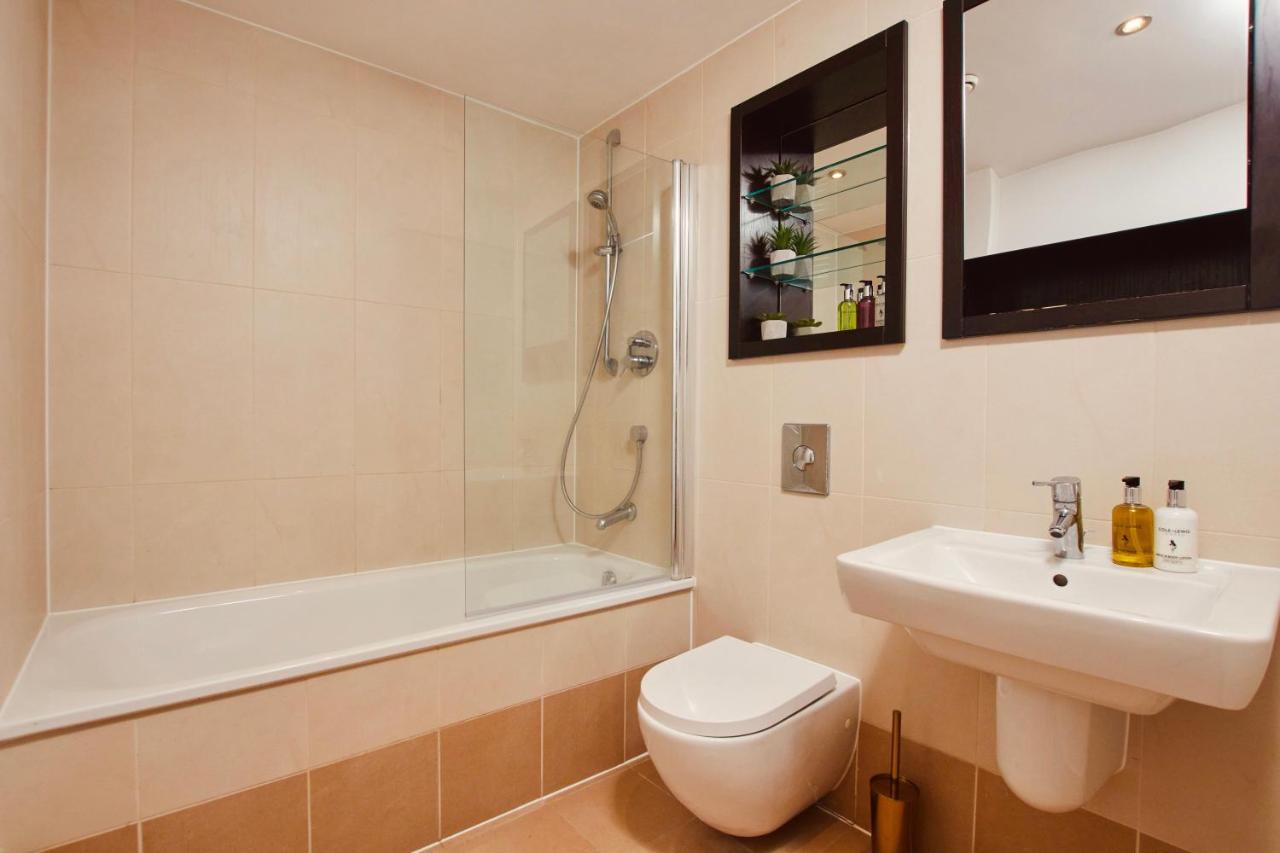 King Deluxe City Apt Large Balcony& Free Parking! ลีดส์ ภายนอก รูปภาพ