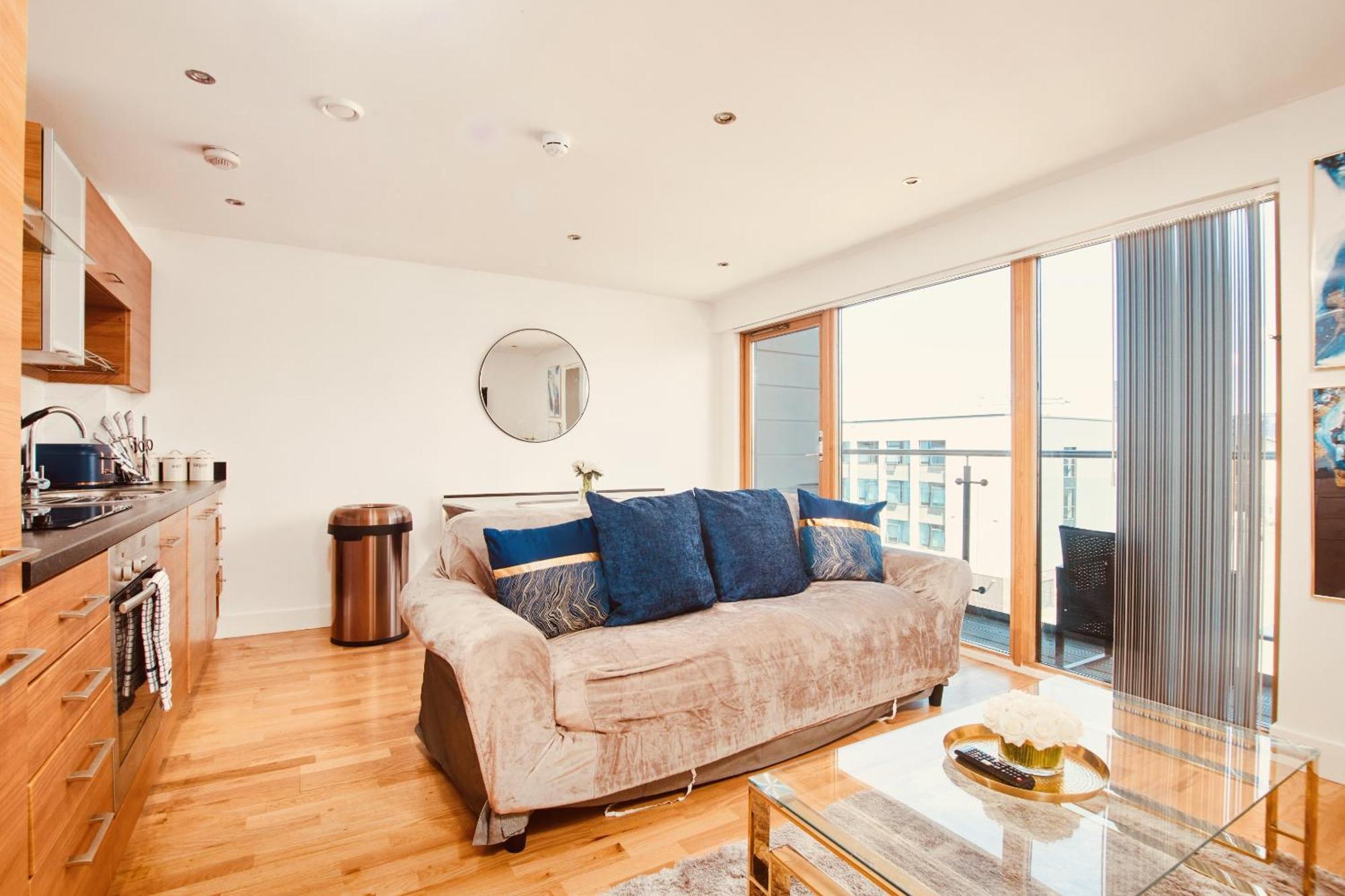 King Deluxe City Apt Large Balcony& Free Parking! ลีดส์ ภายนอก รูปภาพ