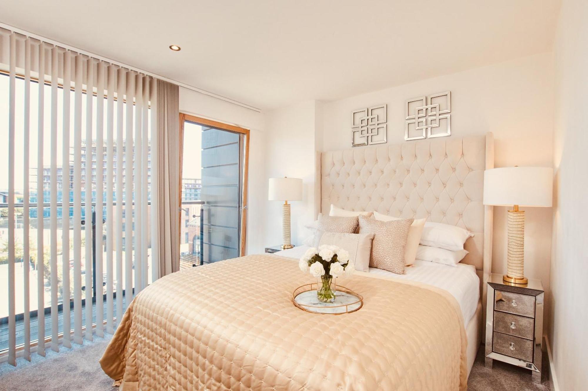 King Deluxe City Apt Large Balcony& Free Parking! ลีดส์ ภายนอก รูปภาพ