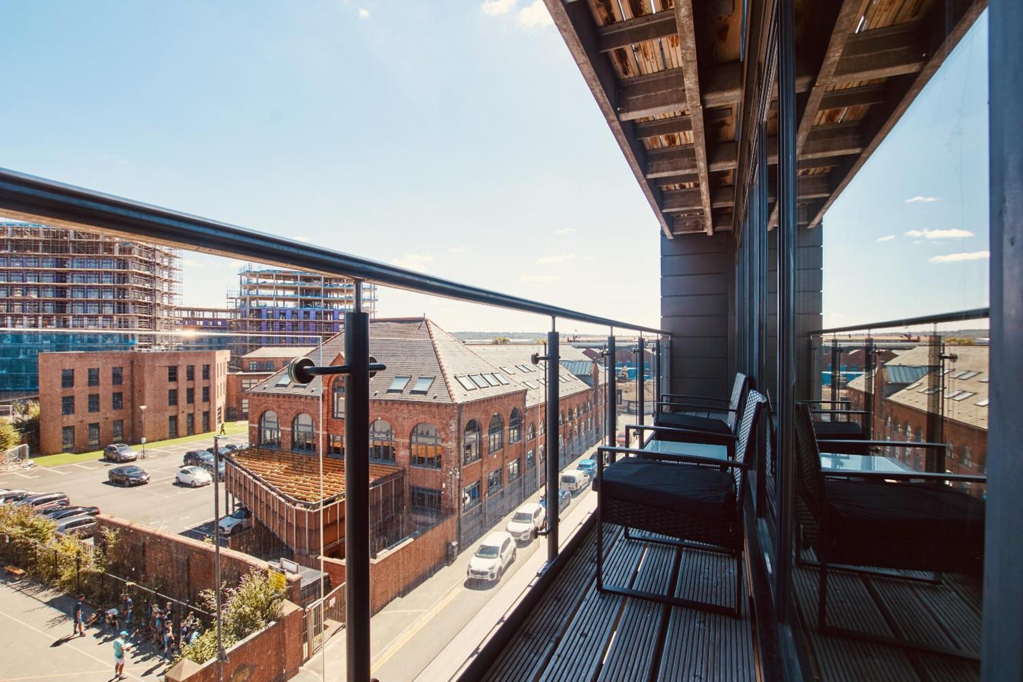 King Deluxe City Apt Large Balcony& Free Parking! ลีดส์ ภายนอก รูปภาพ